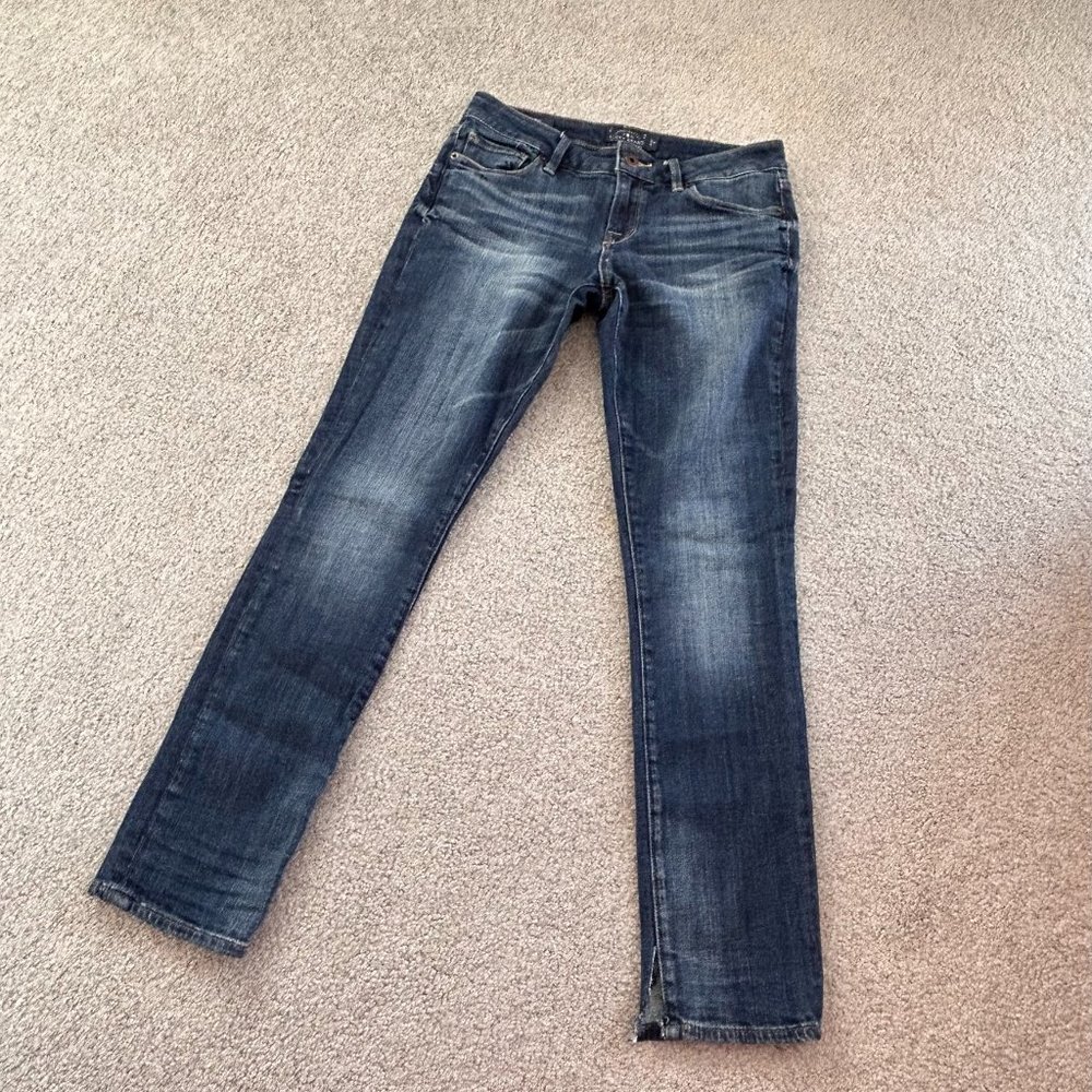 - Lucky Lolita Skinny but not too Skinny Stretchy Blue Jeans Size 4/27 - V516